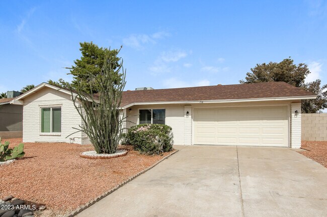 Building Photo - 716 W Rockwood Dr
