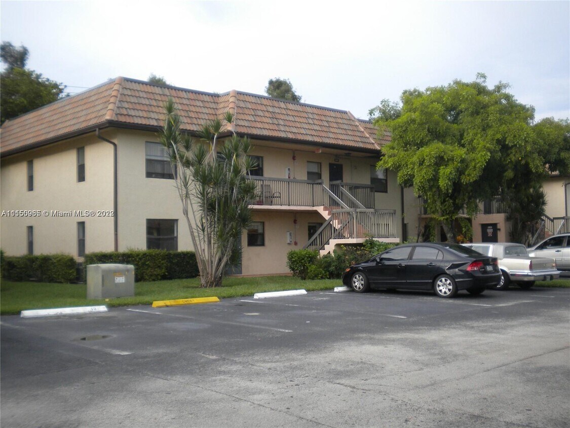 10489 NW 11th St Unit 101, Pembroke Pines, FL 33026 Condo for Rent in