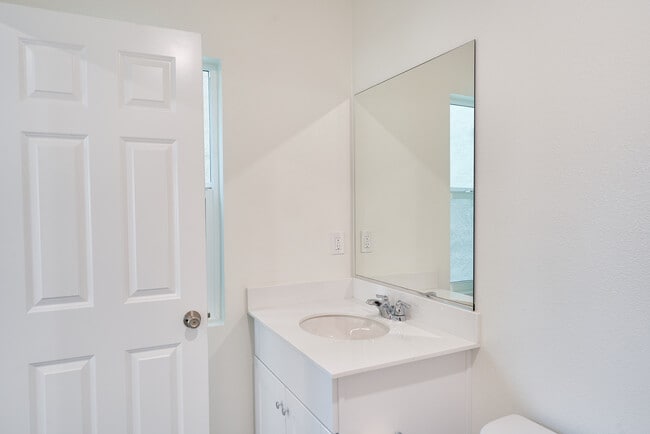 Building Photo - 729 Daniel Freeman Cir