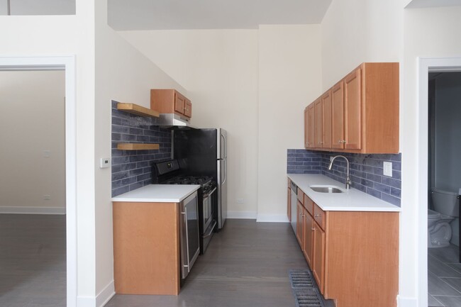 Foto del edificio - 2047 N Hoyne Ave