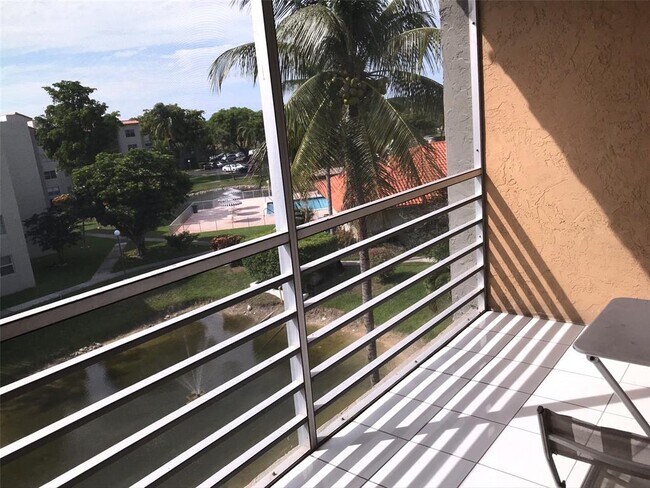 Foto del edificio - 1820 N Lauderdale Ave