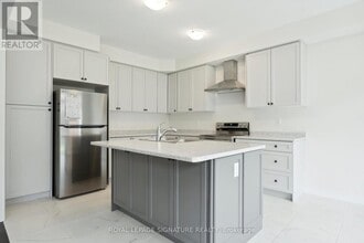 Building Photo - 28 Tamworth Ter