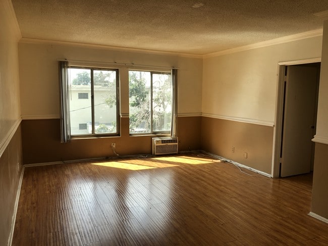 Building Photo - 6320 Whitsett Ave