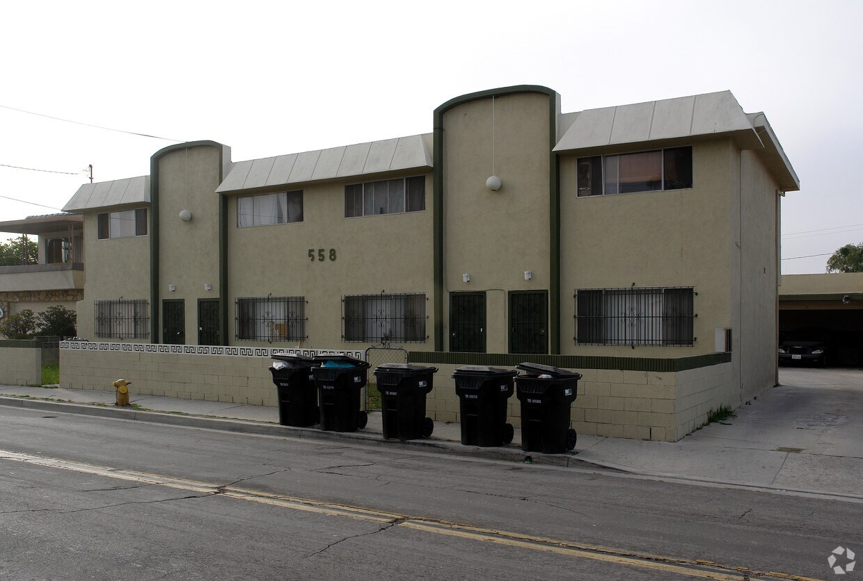 Building Photo - 558 E Hyde Park Blvd