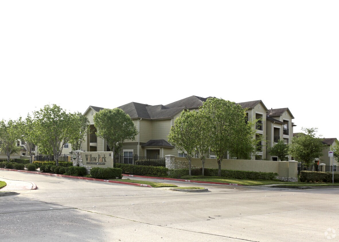 Willow Park Apartments Missouri City, TX