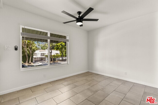 Foto del edificio - 1006 Havenhurst Dr