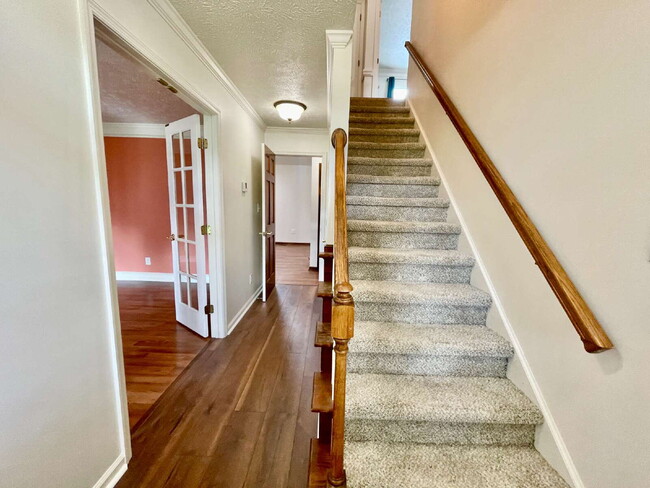 Foto del edificio - Spacious 6-Bedroom Gem In Fayetteville!