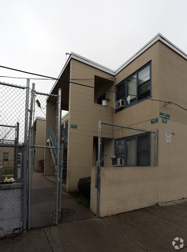 Foto del edificio - Cassie L. Holly Court