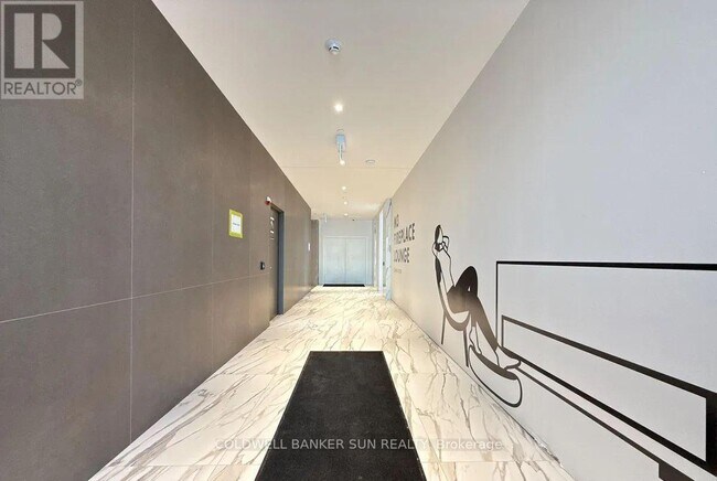 Building Photo - 448 Burnhamthorpe Rd W