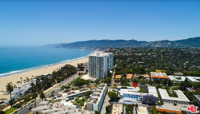 Building Photo - 134 San Vicente Blvd
