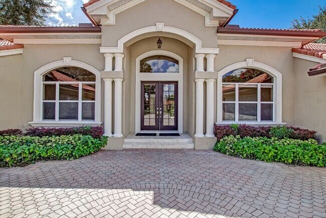Building Photo - Stunning 5-Bedroom Pool Home on Nearly 2 Acres!