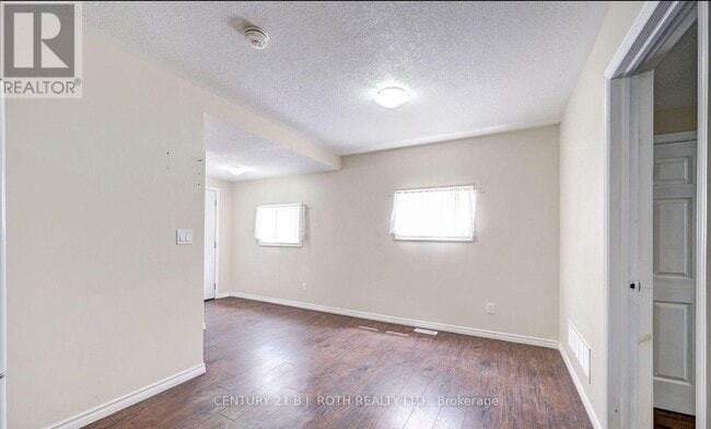 Building Photo - 303 Moffat St
