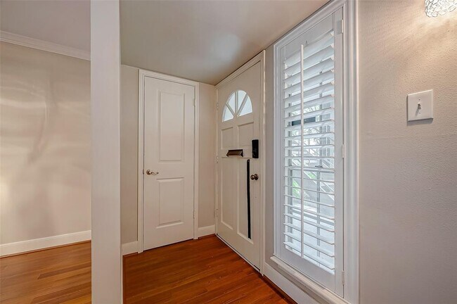 Foto del edificio - 12967 Trail Hollow Dr