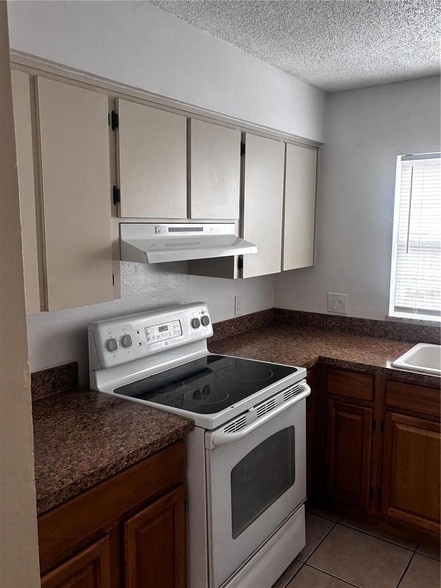 Building Photo - 5529 La Salle Ct