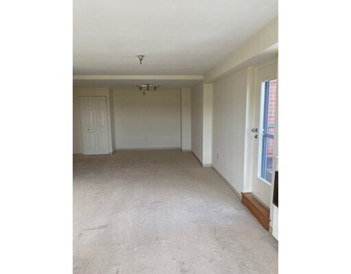 Building Photo - 750 Davol St
