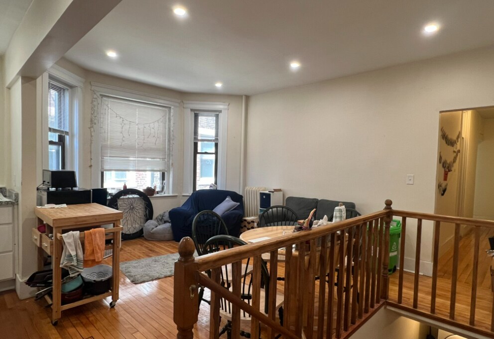 Primary Photo - 214 Harvard Ave