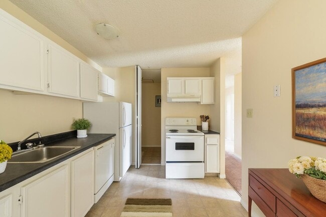 Building Photo - Westridge Manor