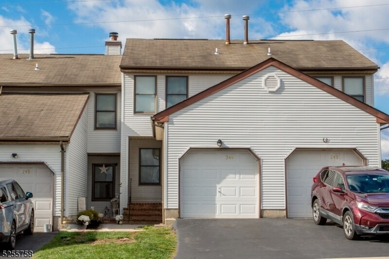 Foto principal - 244 Spruce Ct