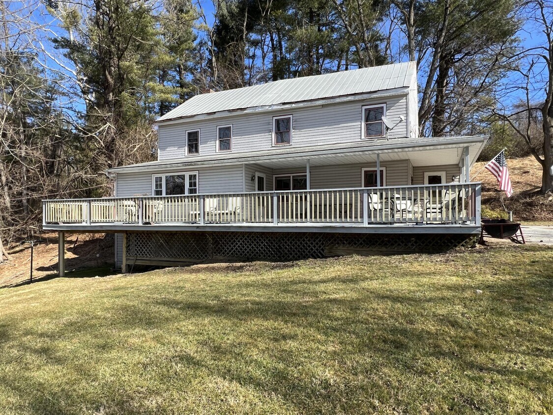 Foto principal - 273 Hidden Hill Farm Ln