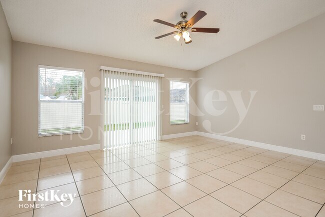 Foto del edificio - 2421 Regent Way