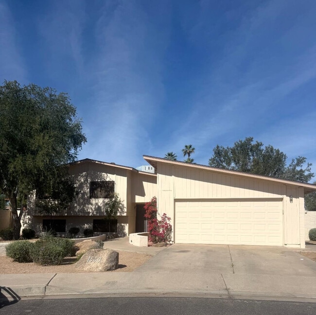 Building Photo - 1840 S Las Palmas Cir