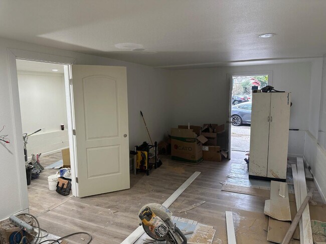 Building Photo - 5484 Vicente Way