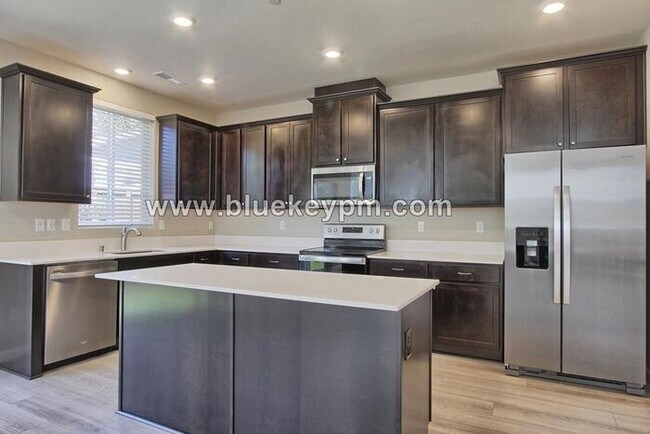 Foto del edificio - 3 Bed, 2.5 Baths with Loft and Covered Balcony off the Primary Suite