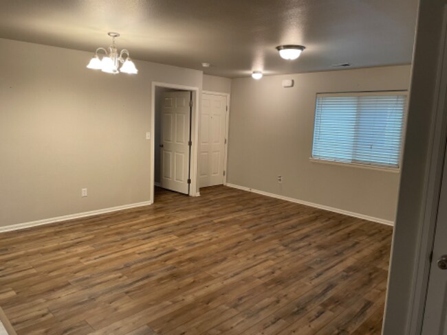 Foto del edificio - 2465 1/2 Theresa Ln