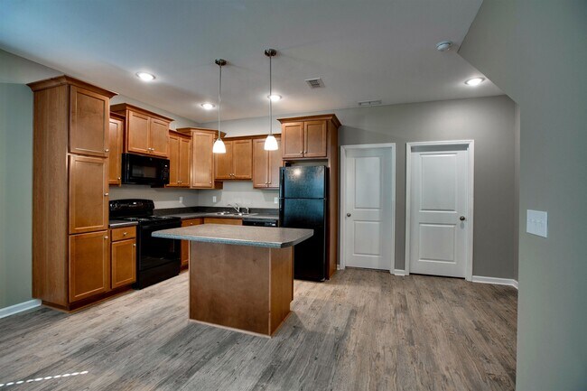 Foto del edificio - 2200 Cedarbrook Ct