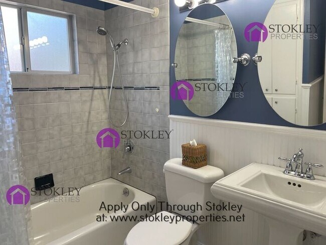 Foto del edificio - 158 Cameo Dr