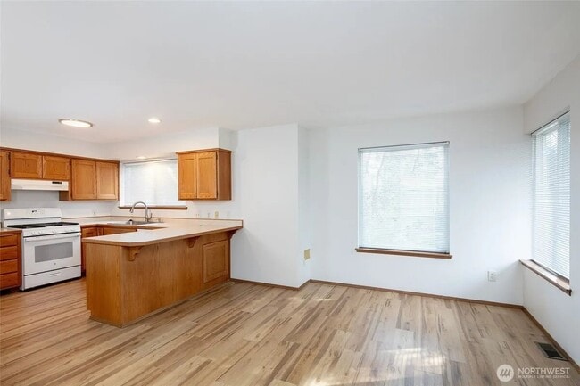 Building Photo - 9741 Woodlawn Ave N