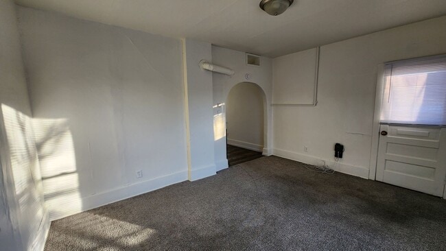 Building Photo - 708 Caledonia St