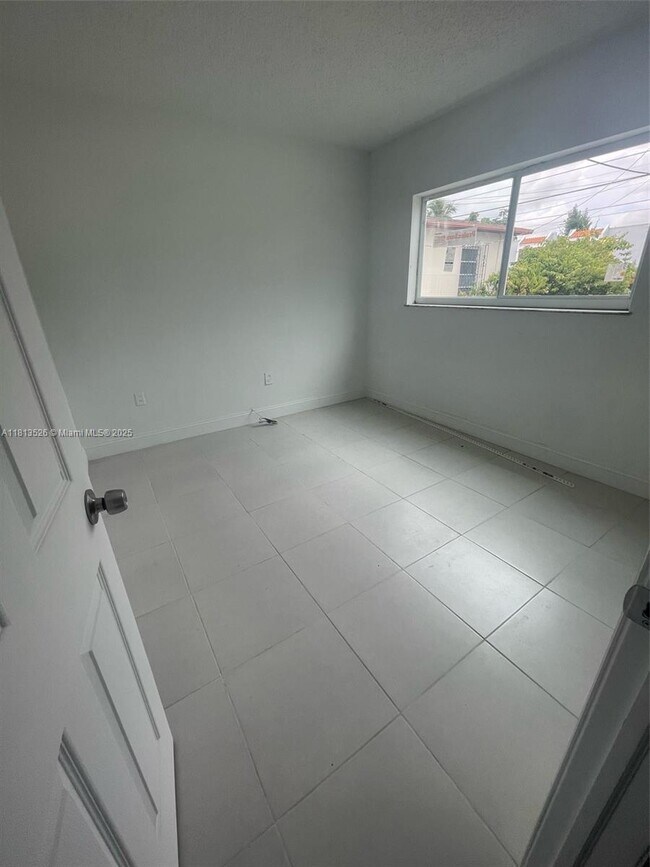 Foto del edificio - 2622 NW 24th St