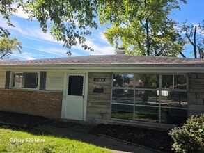 Building Photo - 17922 Oakwood Ave
