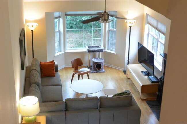 Building Photo - 515 Foxboro Dr