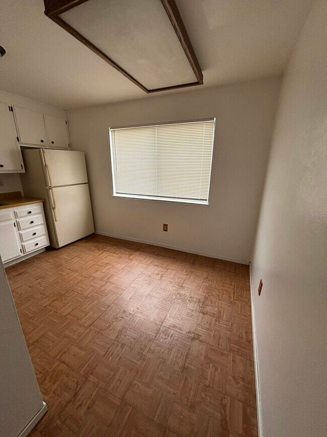 Foto del edificio - 56 Lark Center Dr