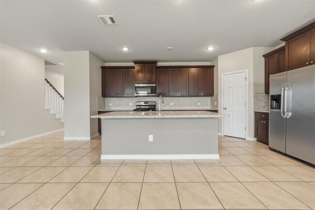 Building Photo - 197 Eves Necklace Dr.