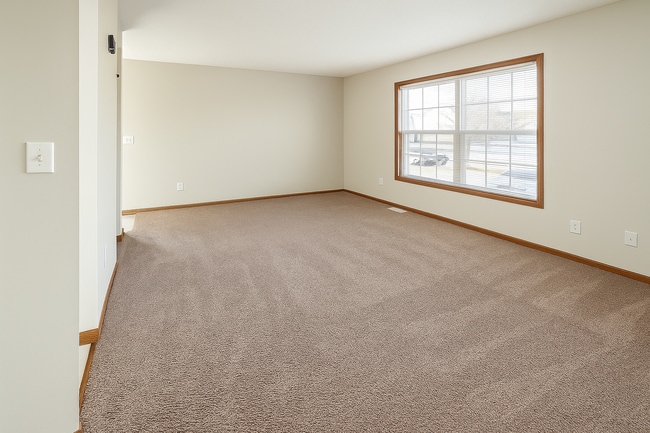 Building Photo - Modern Comfort & Space