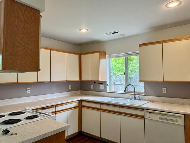 Building Photo - In town Poulsbo rambler now available