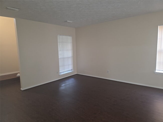 Building Photo - 1907 Summerfield Pl