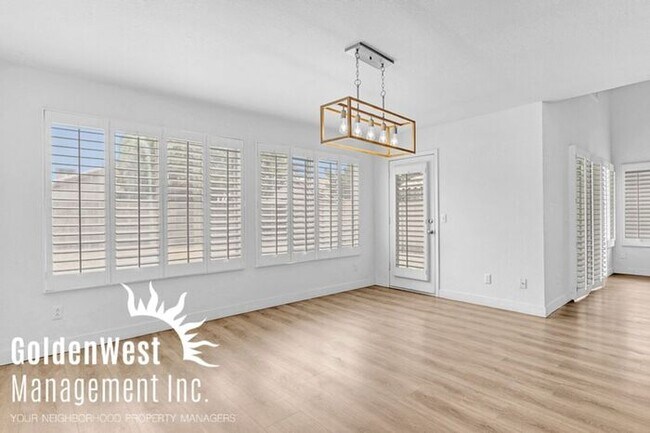 Foto del edificio - Gorgeous 3Bdm 3Ba Home in the Crystal Cree...