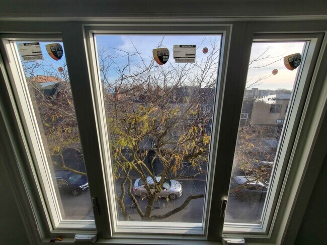 Building Photo - Two-Storey, Loft-Style Apartment (2 Bed, 1 Bath)