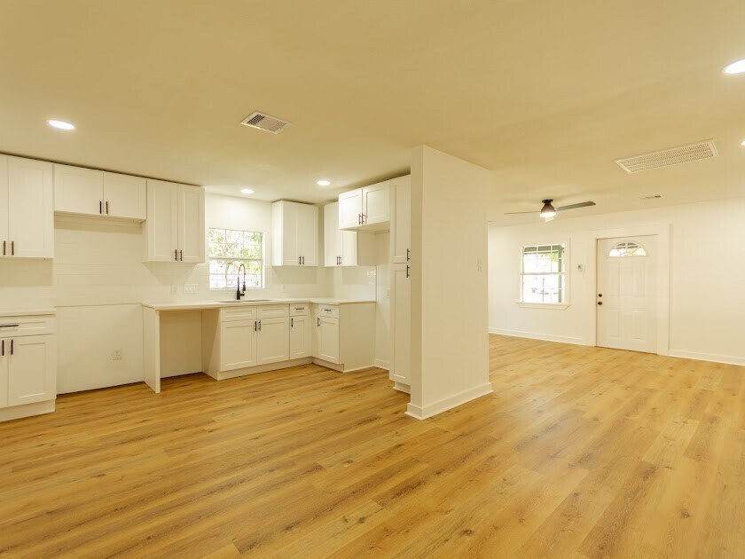 Foto principal - 6802 Eastwood St