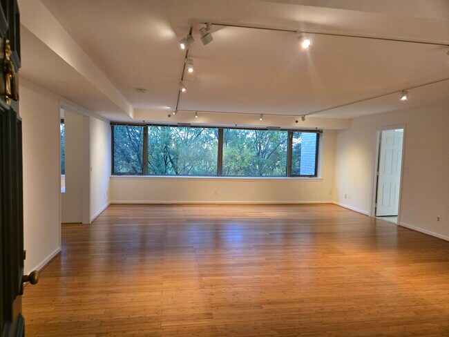 Área de estar - 5450 Whitley Park Ter