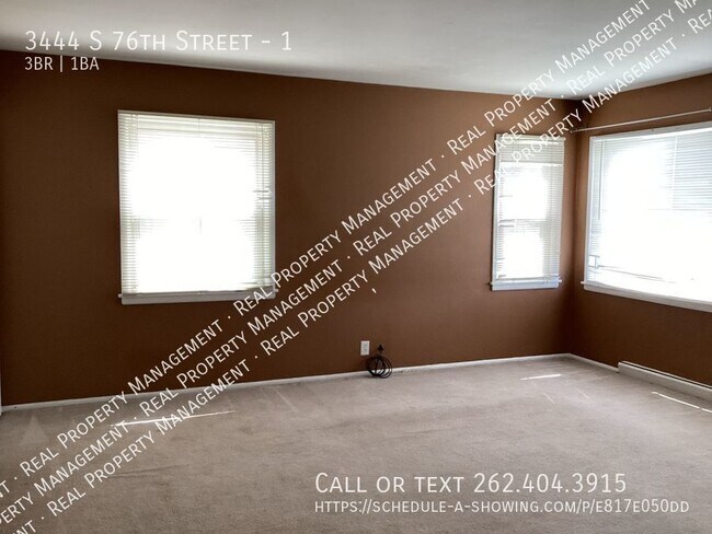 Building Photo - Large Three bedroom lower apartment
