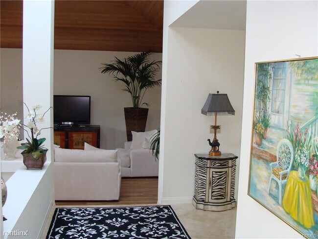 Building Photo - 2 br, 2 bath Condo - 18 Lucerne