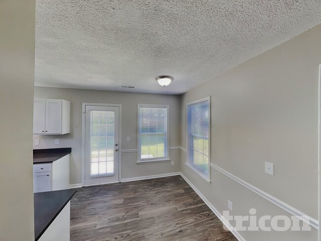 Building Photo - 1705 Glenn Meade Dr