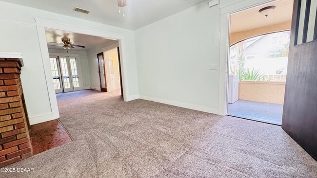 Building Photo - 215 Glenview Blvd