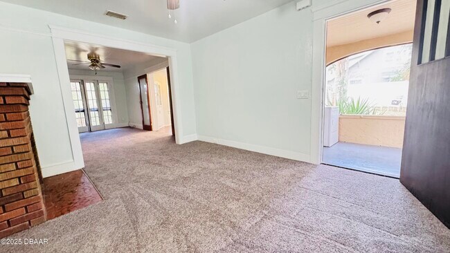 Foto del edificio - 215 Glenview Blvd