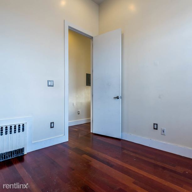Building Photo - 126 Grattan St